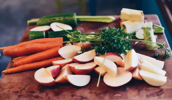 Guide to Saving Money on Vegan Cooking, Plant-Based Meal Delivery Services, & Vegan Groceries