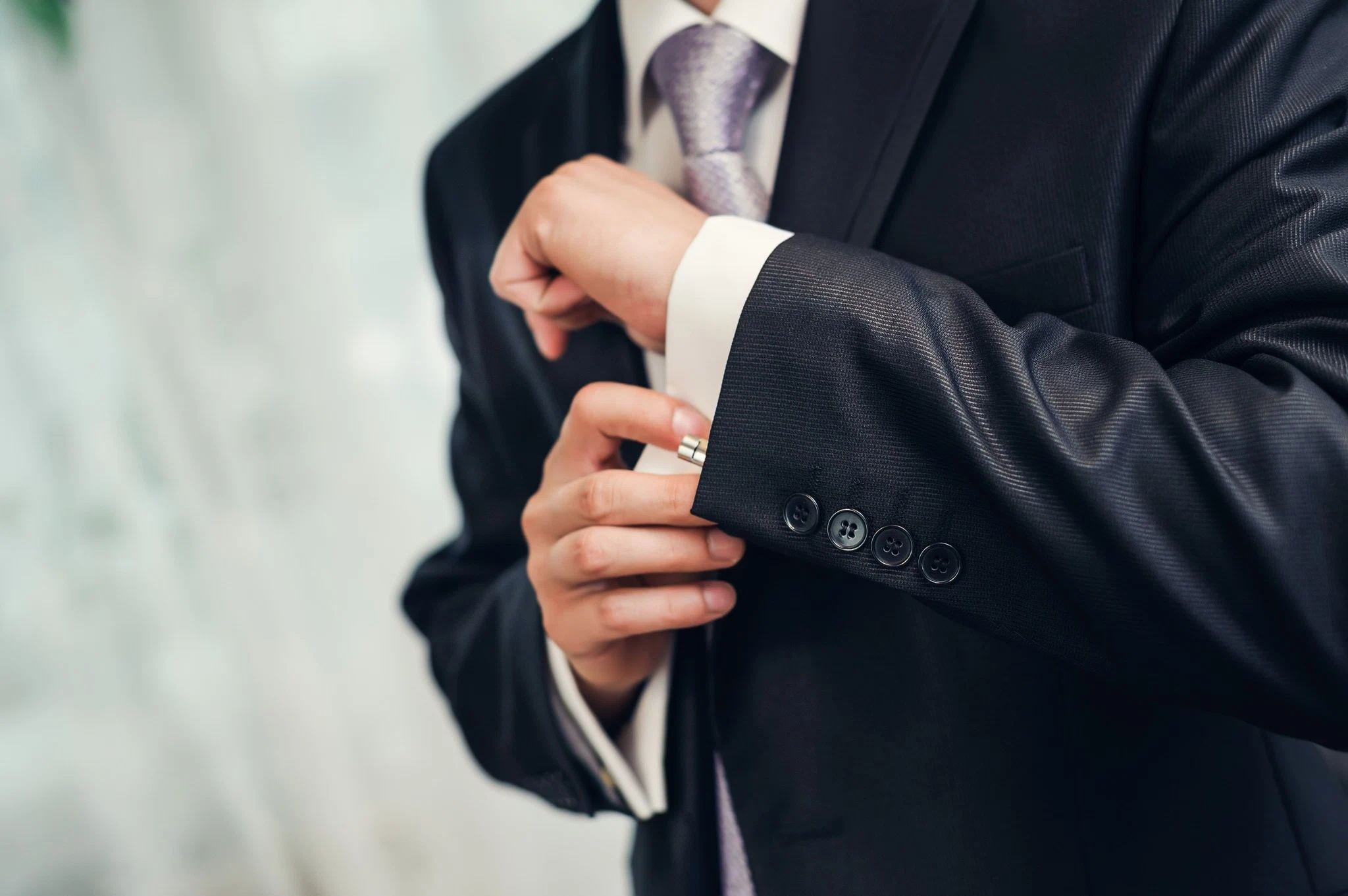 Guys: How to Dress Well on a Tight Budget