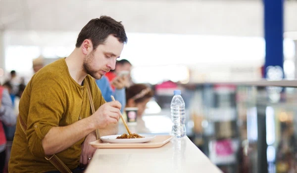 How to Eat Healthier at the Airport