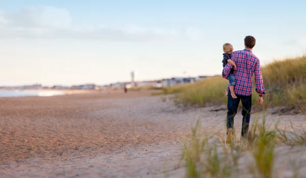40+ Tips, Discounts, & Resources for Single Parent Family Vacation Travel