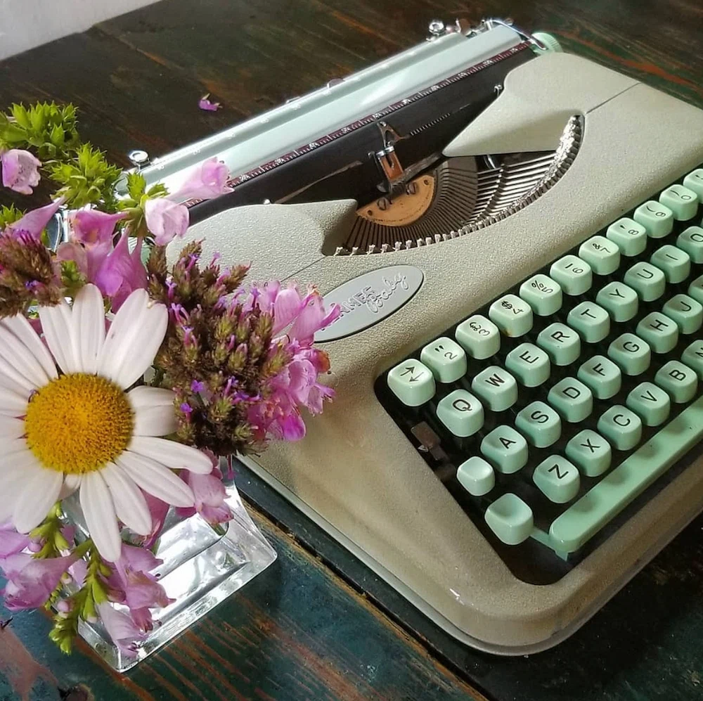 retro typewriters writers